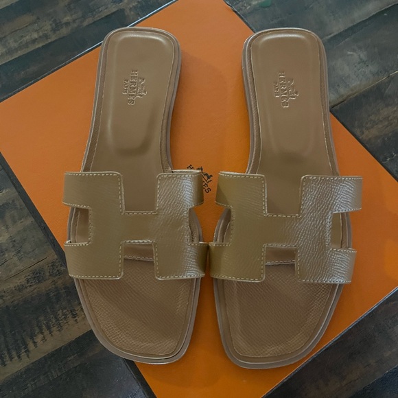 - Hermes Tan Oran Sandals Iconic H Design 38 - Picture 10 of 13